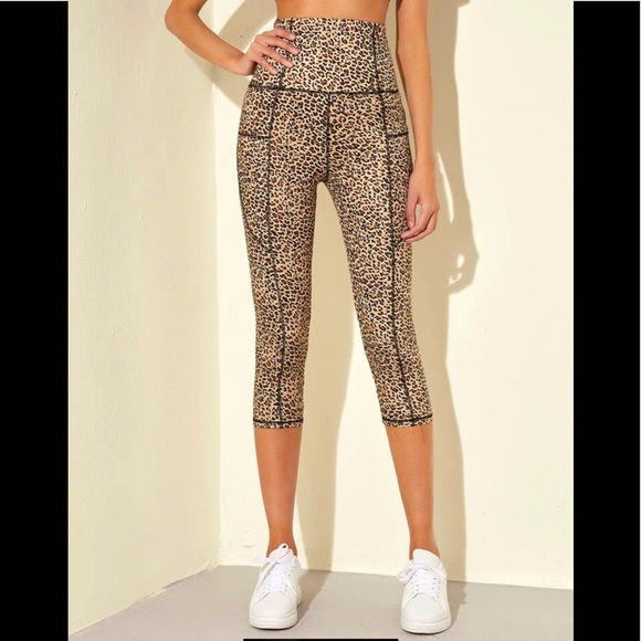 WIDE WAISTBAND LEOPARD 🐆 PRINT LEGGINGS - Picture 4 of 7